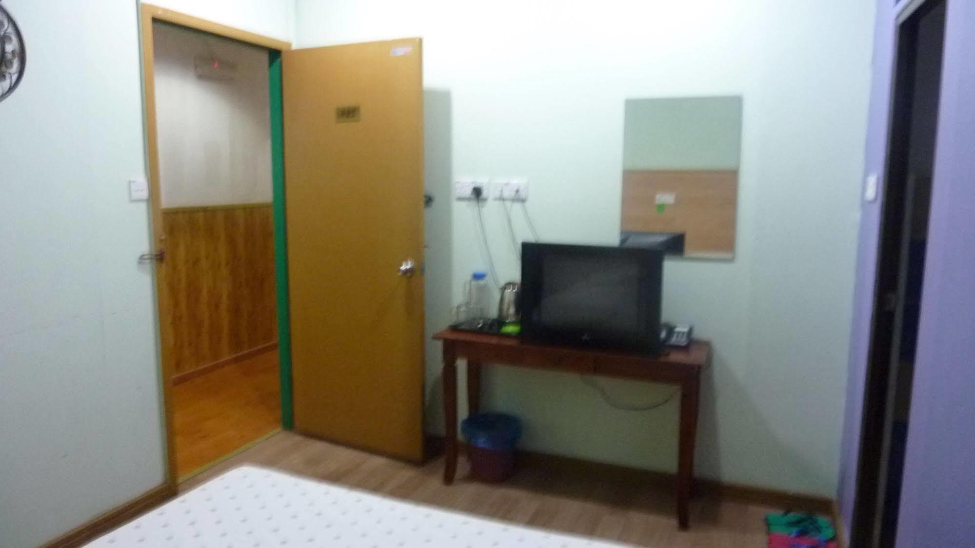 7 Hung Hung Inn Kota Kinabalu Extérieur photo
